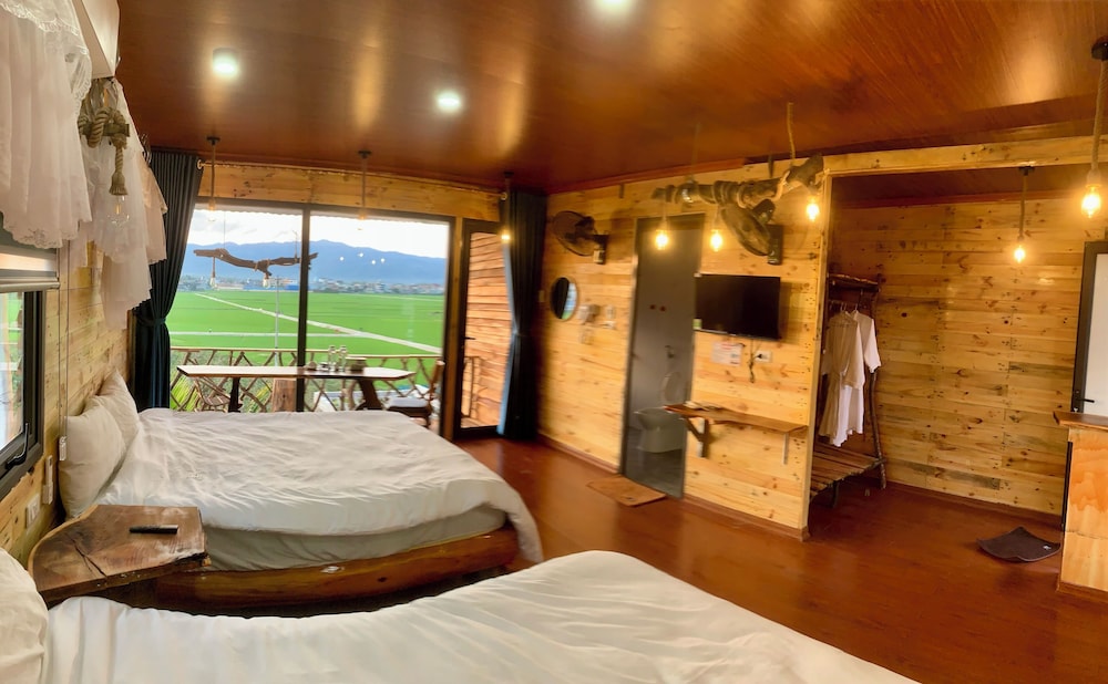 Premium Quadruple Room, 2 Queen Beds, Valley View photo 1