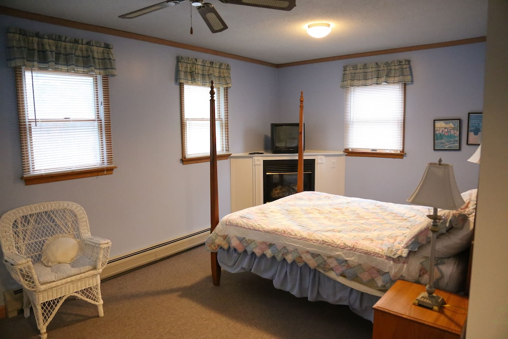Carriage House, 4 Bedroom with Kitchen photo 1