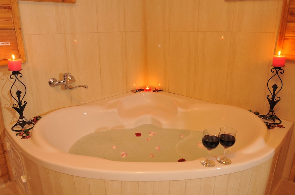 Family Cabin, 1 Bedroom, Jetted Tub, Garden View photo 2