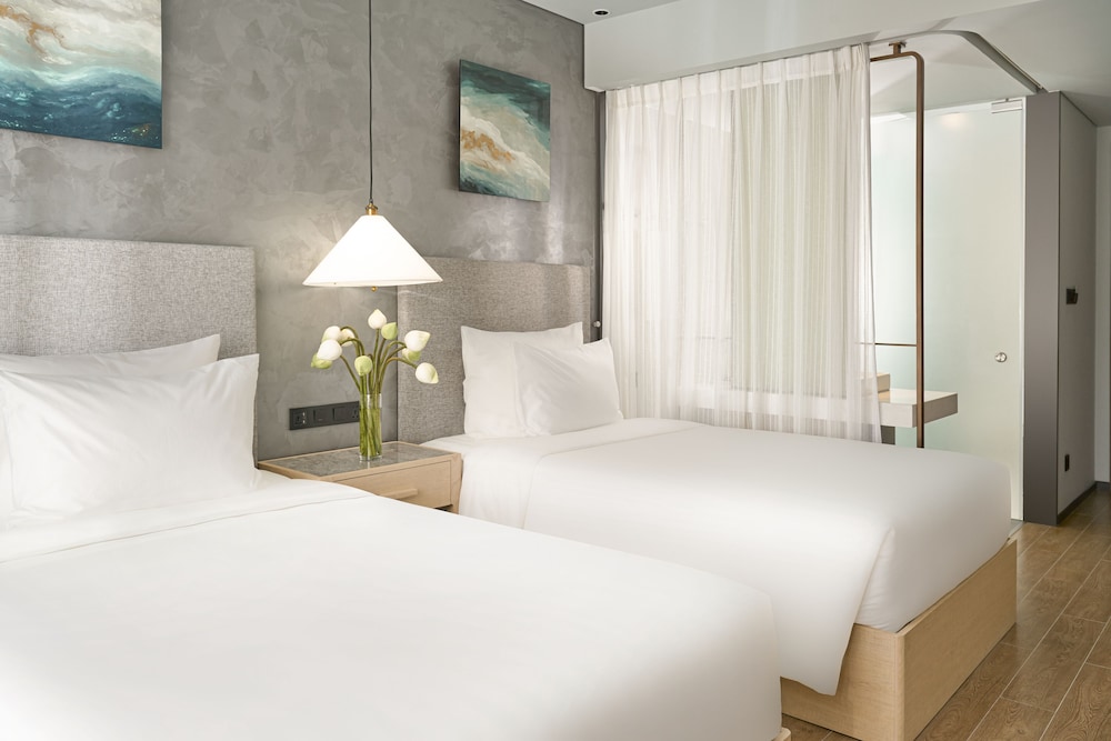 Deluxe Twin Room, Multiple Beds, Balcony, Garden View - Photo 1