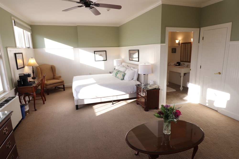 41 - Black Hawk Room