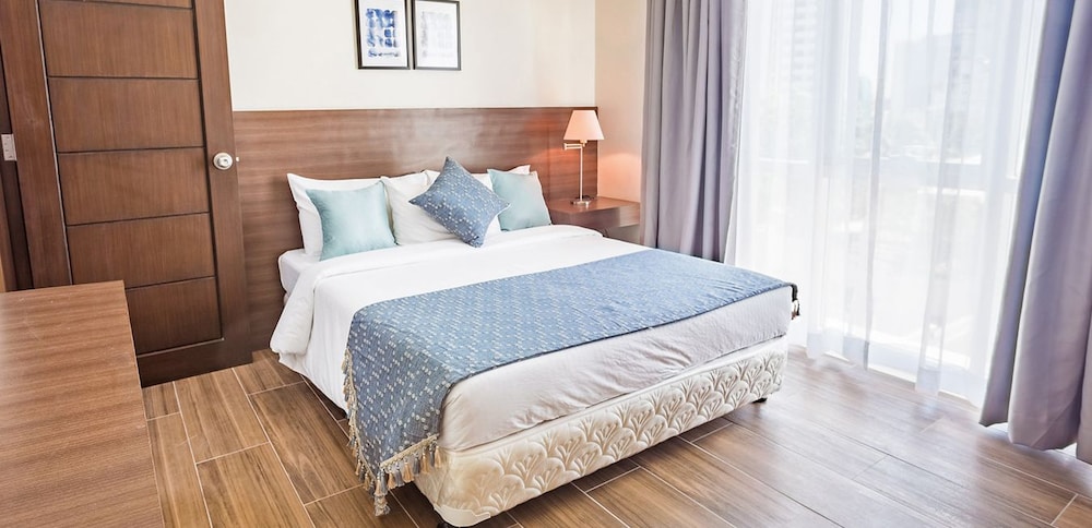 Signature Suite, 3 Bedrooms, 2 Bathrooms, Poolside photo 1