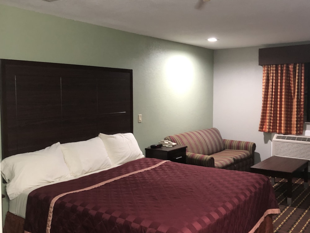 Standard Room, 1 King Bed, Non Smoking - Photo 1