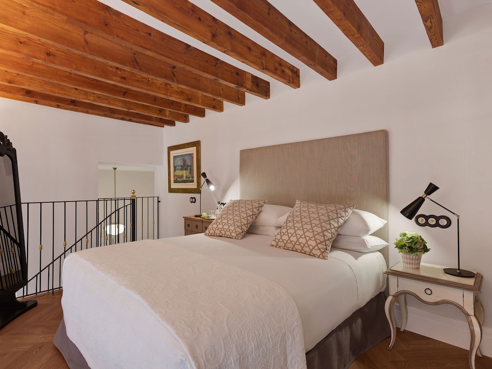 Suite Duplex with Spa Access thumbnail 6