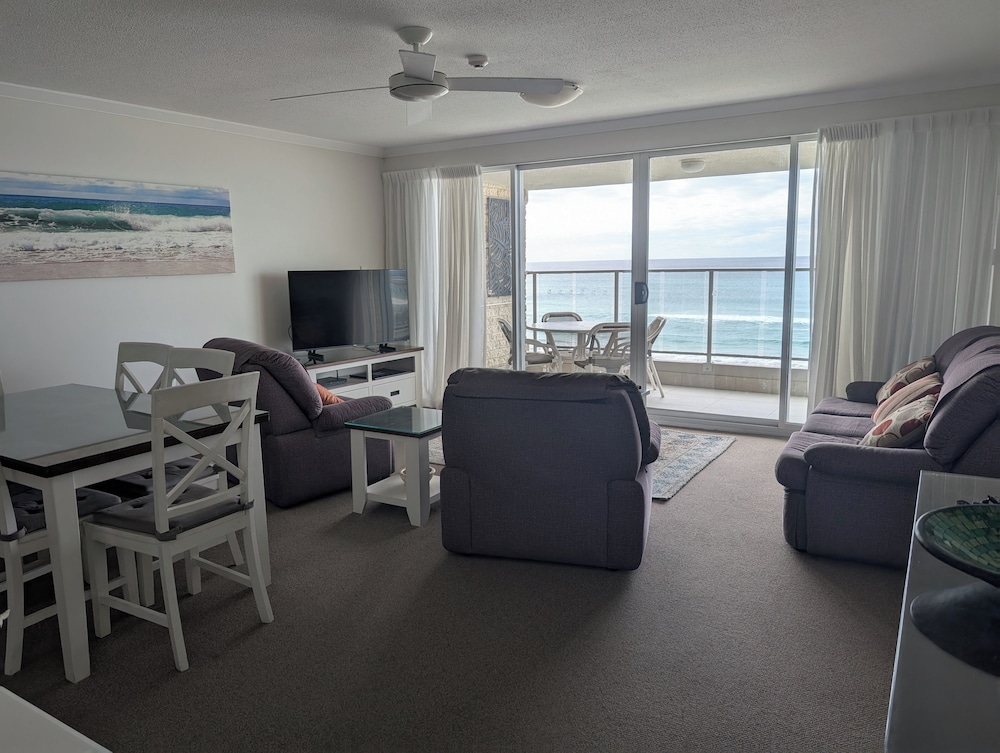 Deluxe Apartment, 2 Bedrooms, Non Smoking, Kitchen (Absolute Beachfront 3N) photo 1