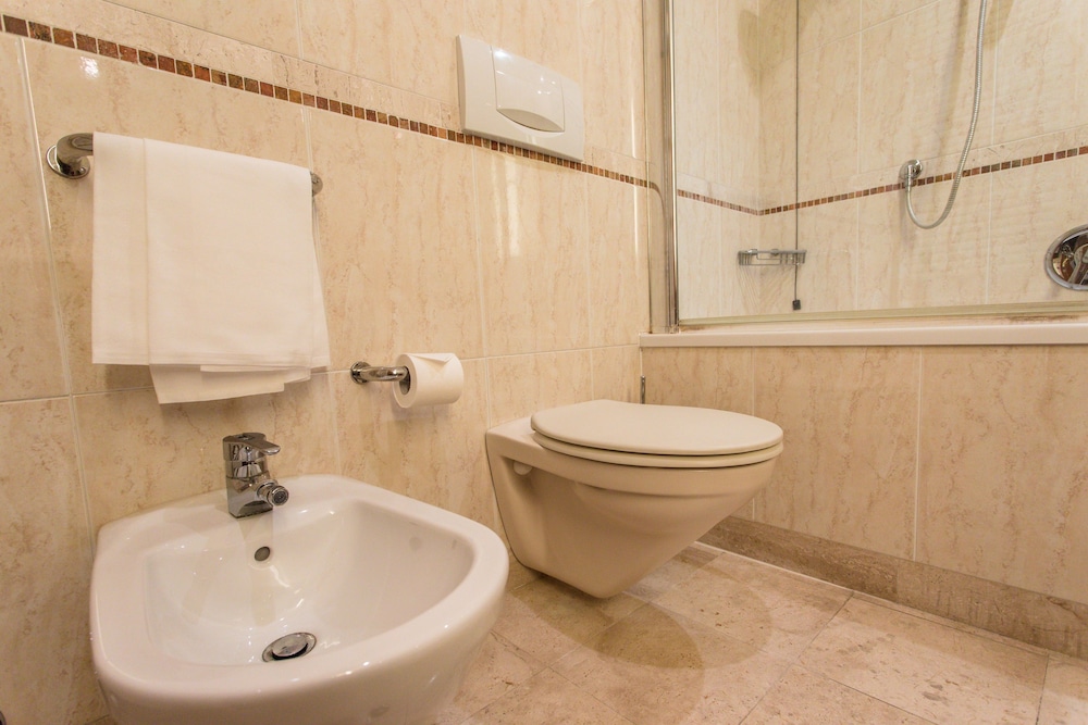 Suite - Photo 12