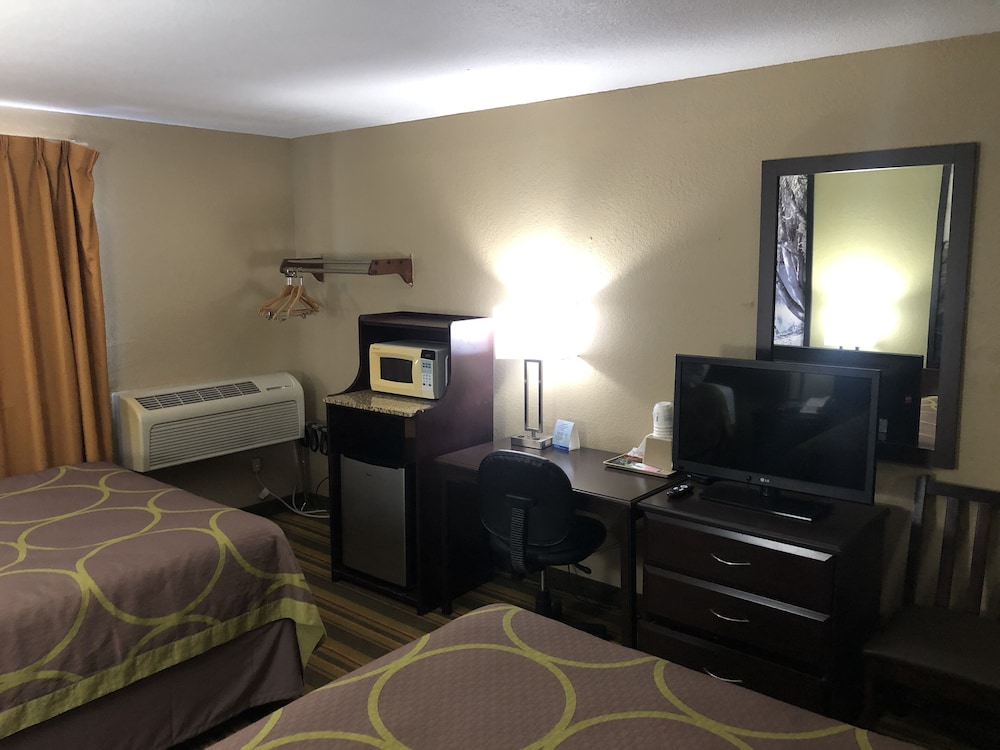 Standard Room, 2 Queen Beds, Smoking - Photo 3