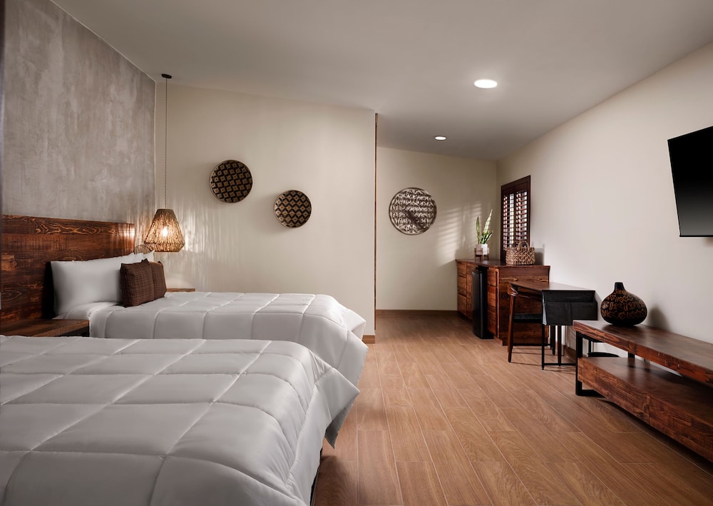 Suite, 2 Queen Beds, Vineyard View photo 1