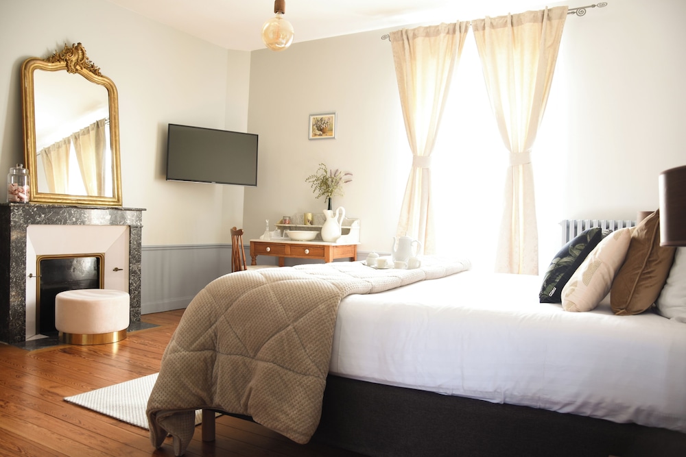 Deluxe Suite, Courtyard View photo 1
