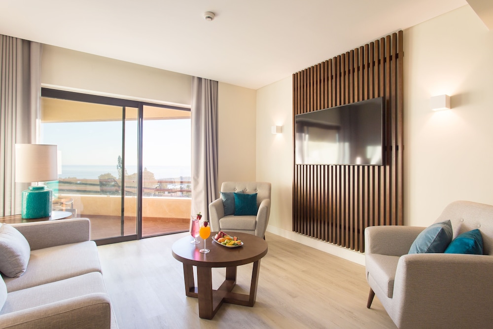 Premium Suite, 2 Bedrooms, Pool View (Balcony) - Photo 12