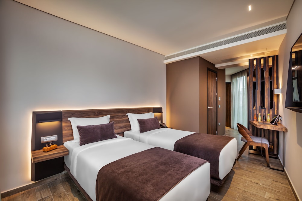 Family Suite, City View (Connected) - Photo 8
