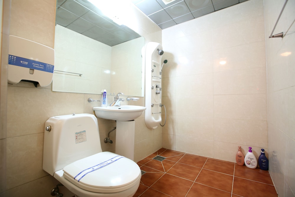 Deluxe Twin Room - Photo 8