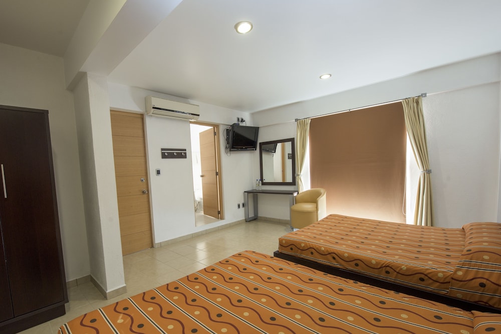 Standard Double Room, 2 Queen Beds photo 1