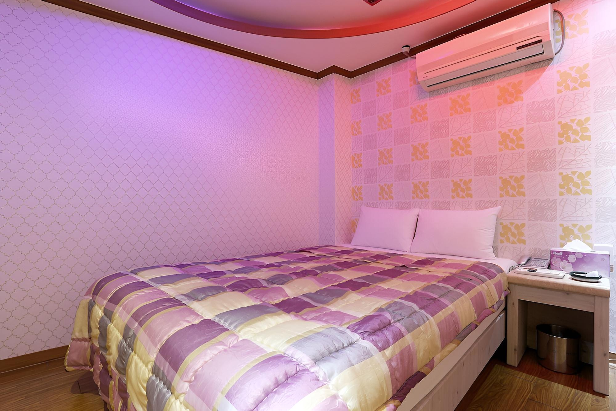 Room (Standard (double room)) - Photo 13