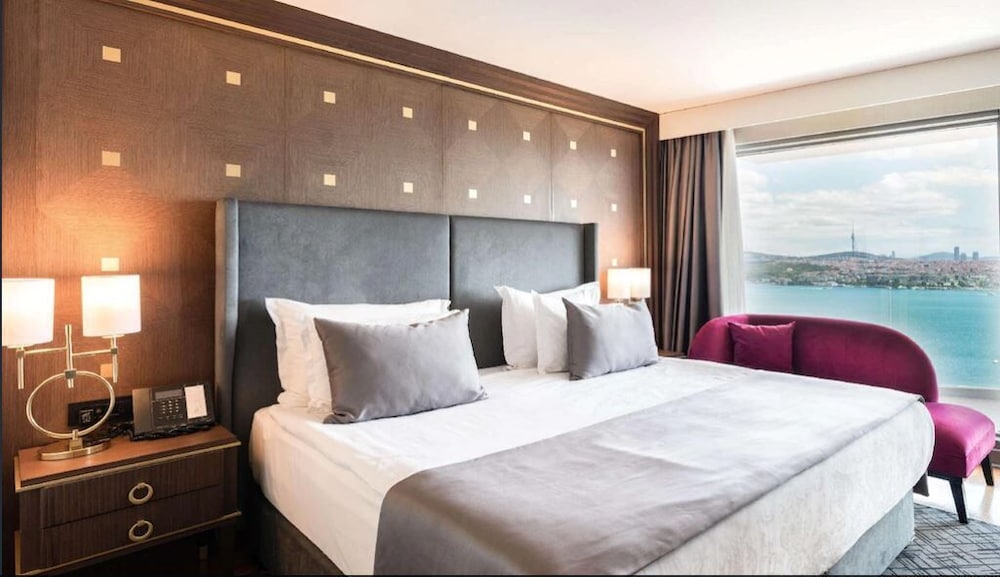 Royal Suite photo 2