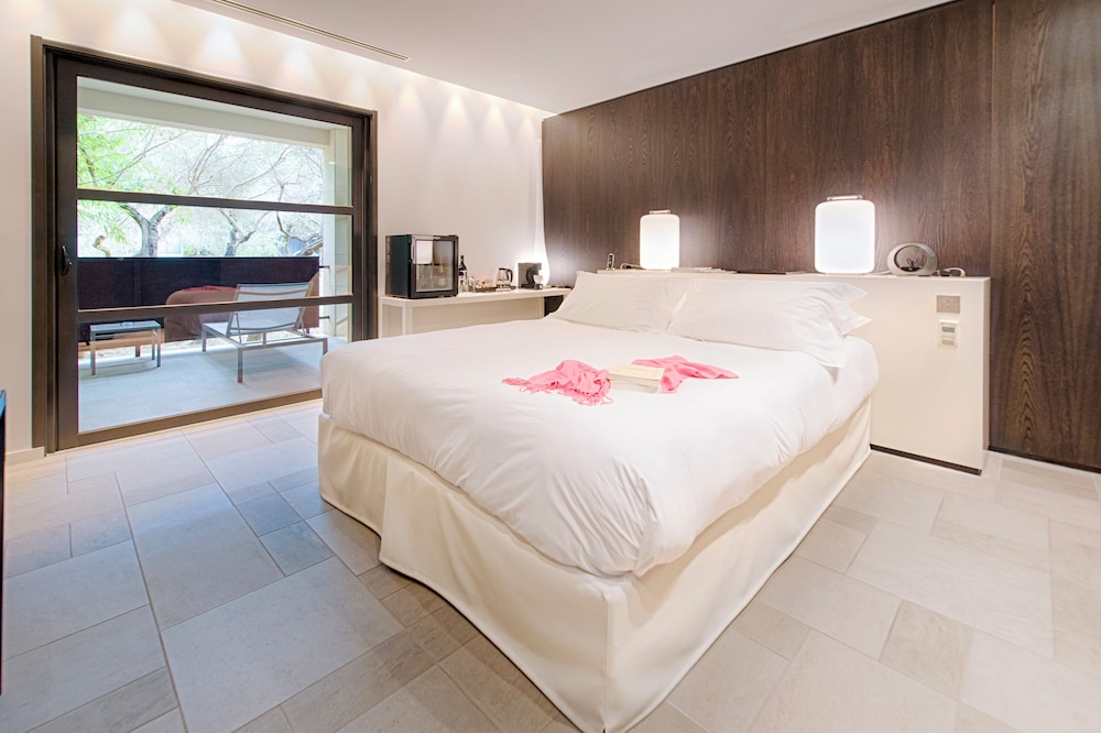 Design Double or Twin Room (with Shower)