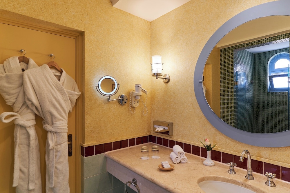 Standard Room Pool and Sea View Twin Bed - Photo 7