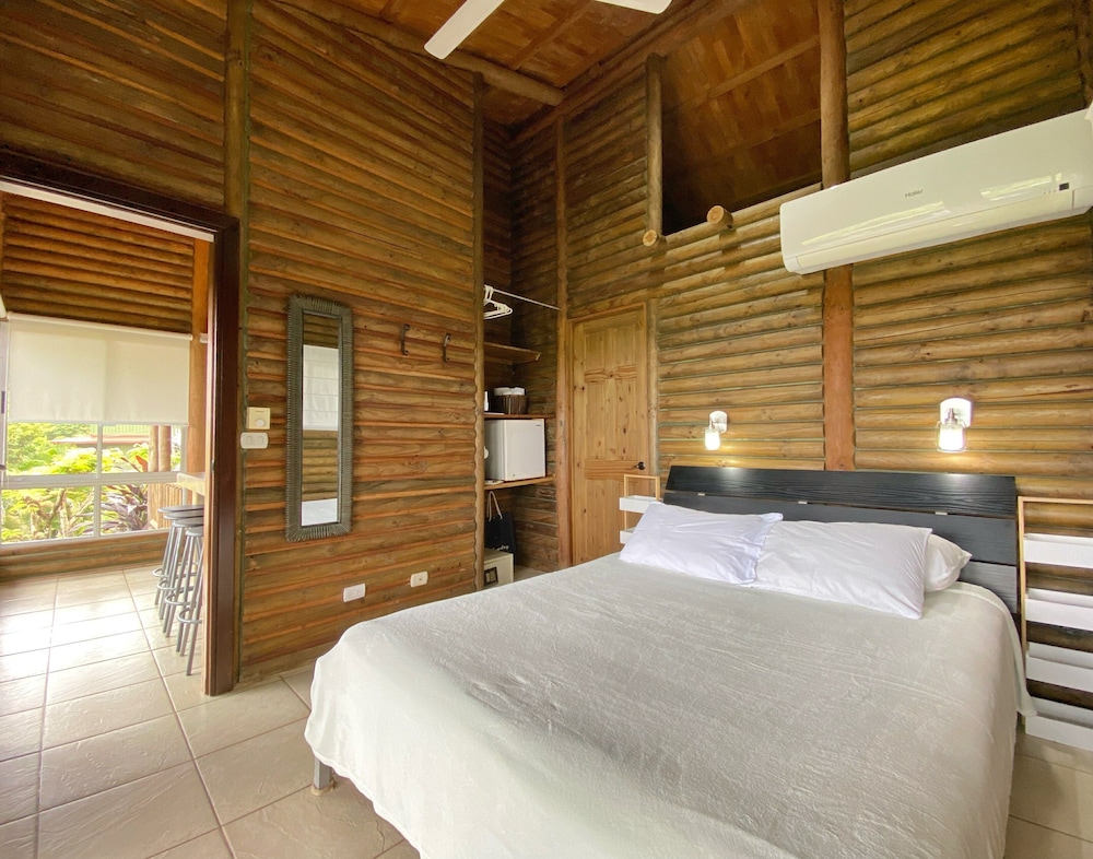 Suite, 2 Bedrooms, Partial Ocean View photo 3