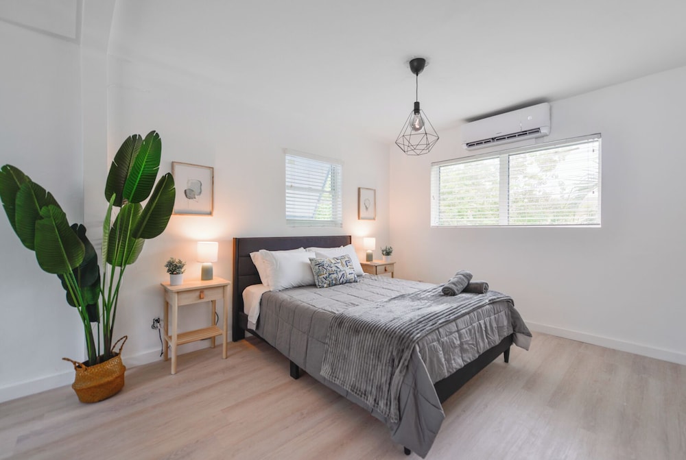 Standard Room, 1 Queen Bed with Sofa bed photo 2