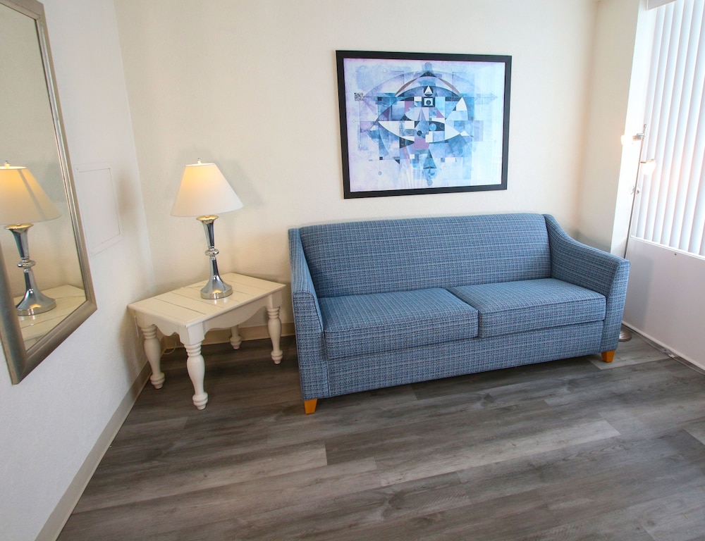 Room, 1 Queen Bed with Sofa bed, Jetted Tub, Pool View photo 3