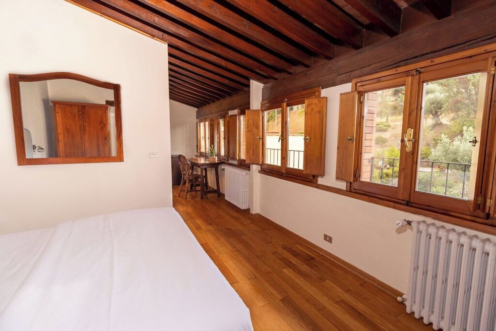 Standard Triple Room photo 2