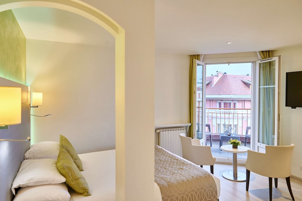 Executive Room, 1 Queen Bed, Non Smoking, Balcony - Photo 2