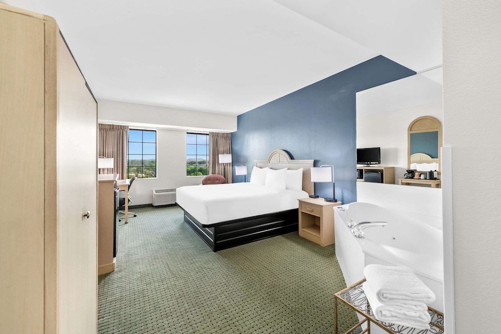 Suite, 1 King Bed, Non Smoking (Upgrade) - Photo 1
