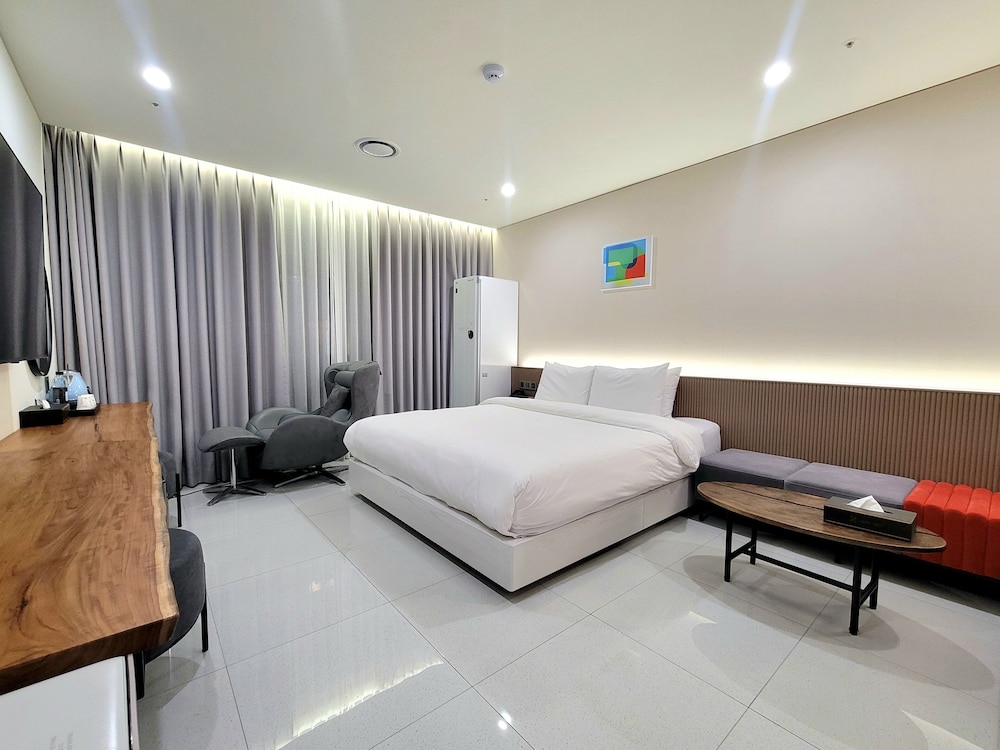 Executive Room - Photo 12