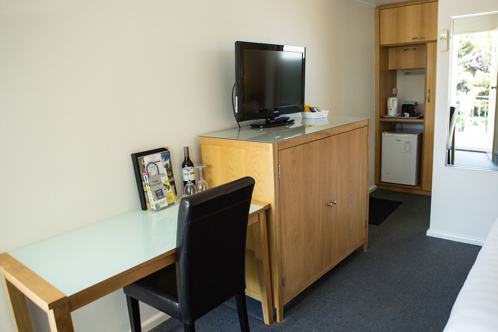 Deluxe Room, Non Smoking, Balcony (Deluxe Queen Room) photo 3