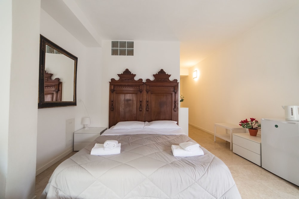 Romantic Triple Room photo 2
