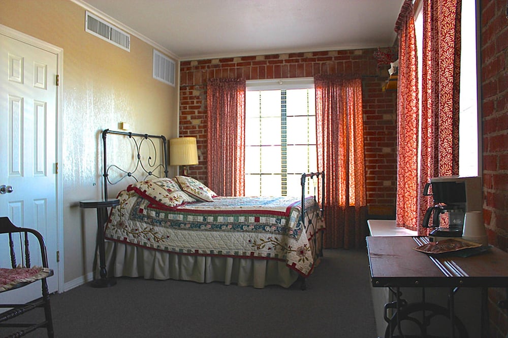 Full Bedroom