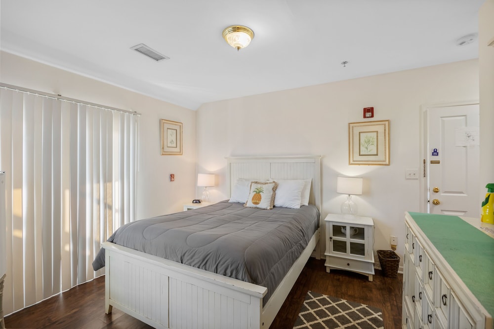 The Lucky Luciano Guestroom