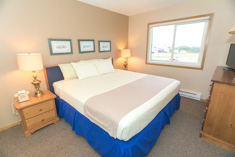 Signature Room, 1 King Bed with Sofa bed, Kitchen, Pool View (1 Bedroom Unit- Room 209-Pet Friendly)