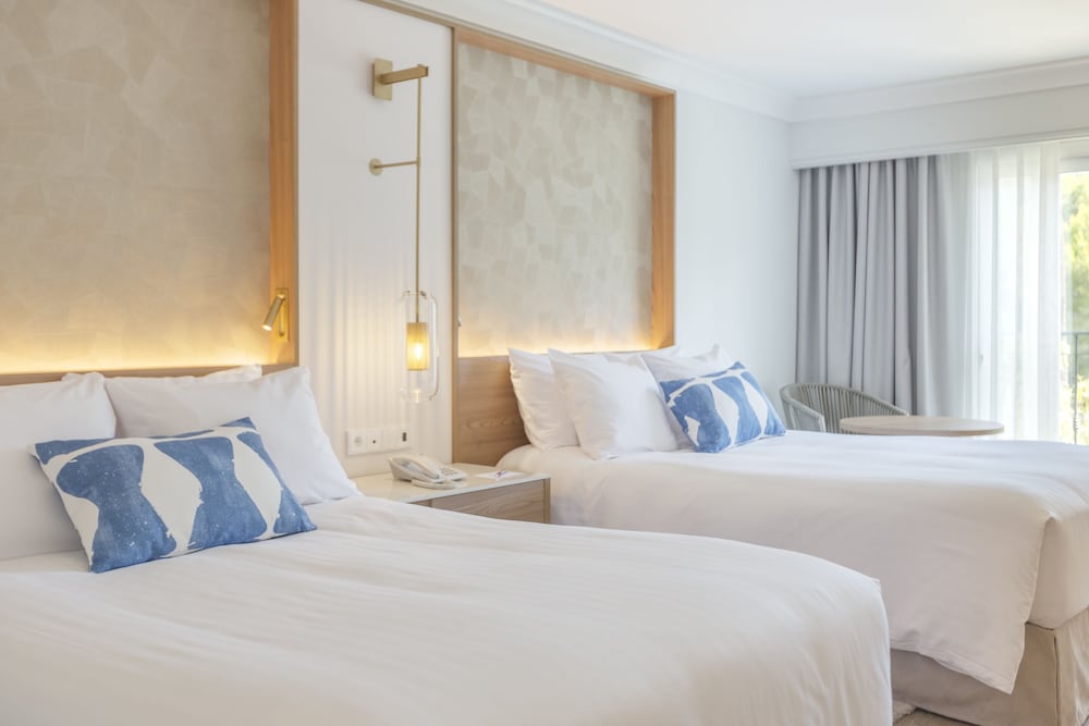 Standard Room, 2 Double Beds - Photo 10