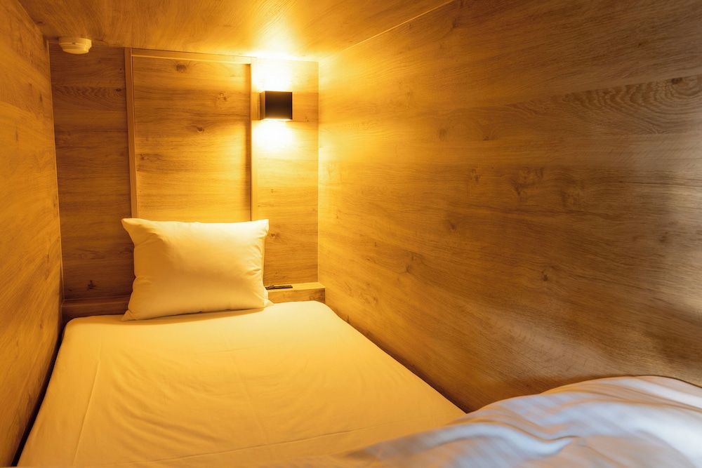 Shared Dormitory, Women only, Top photo 2