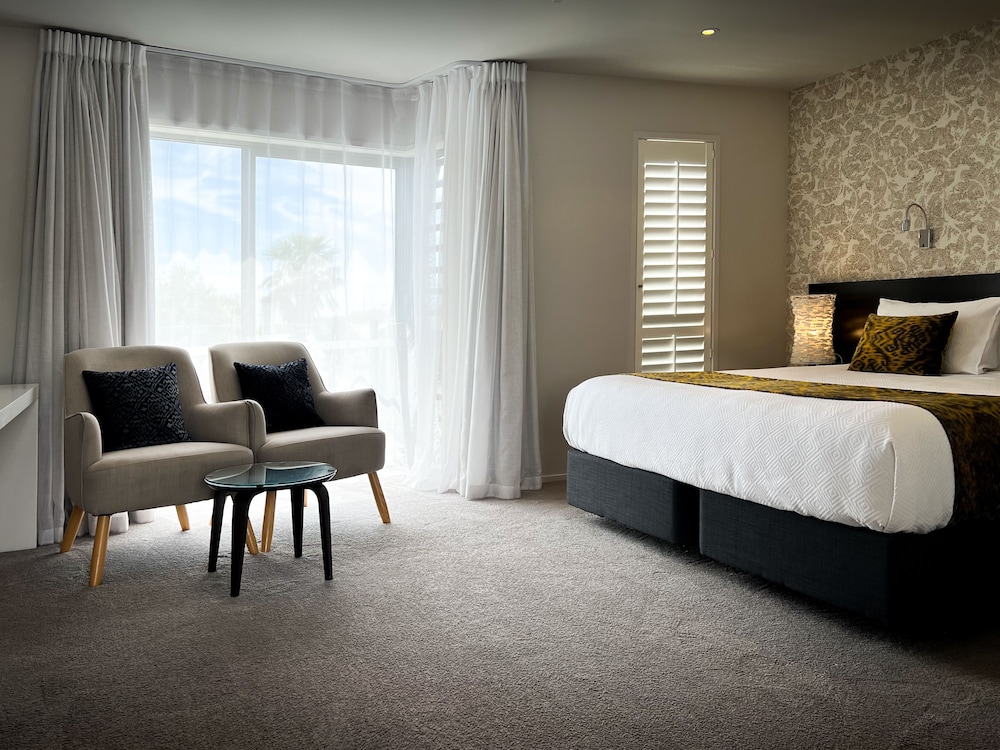 Executive Suite, 1 King Bed, Jetted Tub photo 3