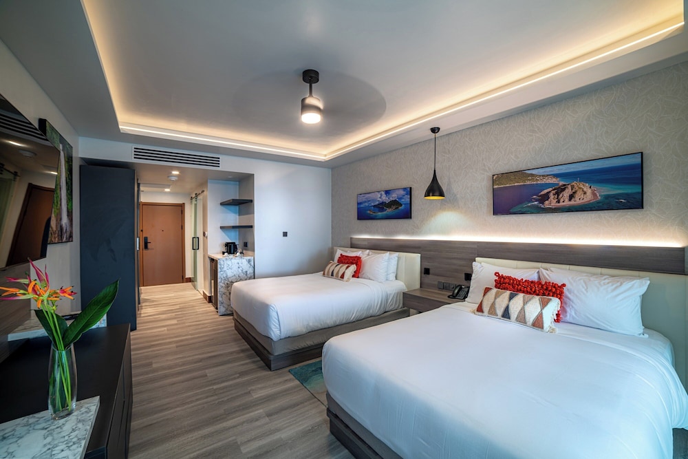 Standard Room, 2 Queen Beds, Pool View