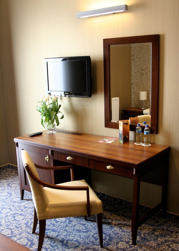Economy Single Room, Ensuite photo 3