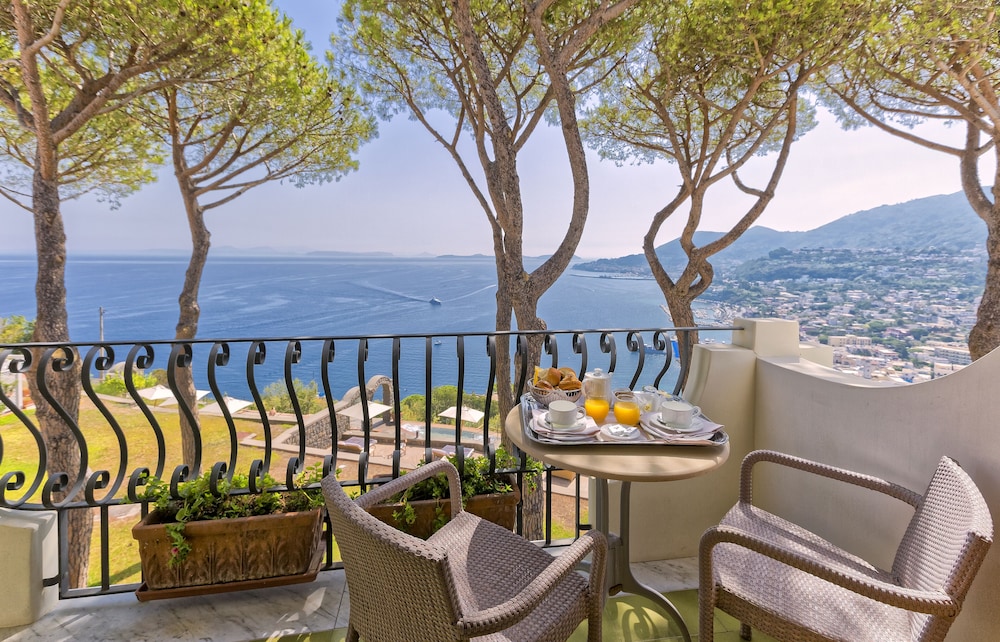 Junior Suite (Vesuvio) (Prestige Room) (3 people)