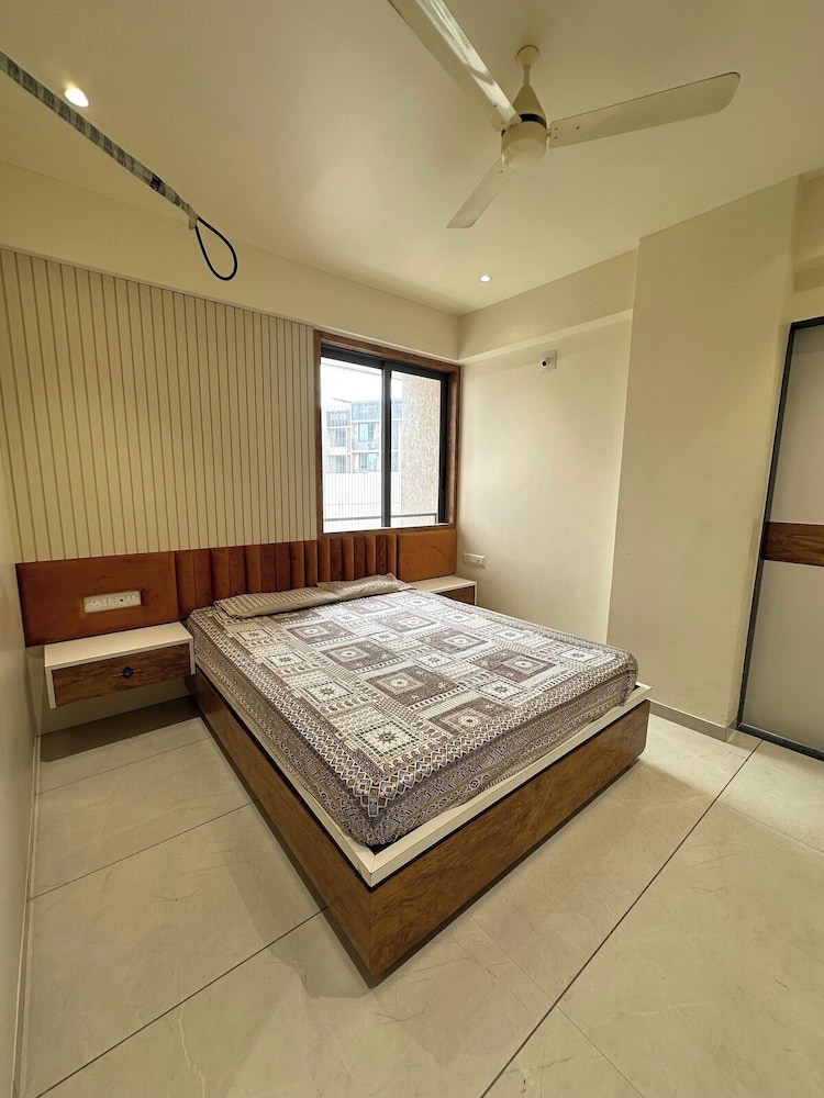 Luxury Suite, Balcony, Park View