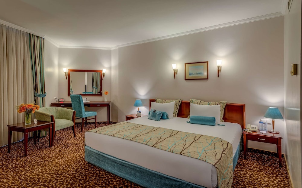 Junior Suite, 1 King Bed, Balcony, View thumbnail 6