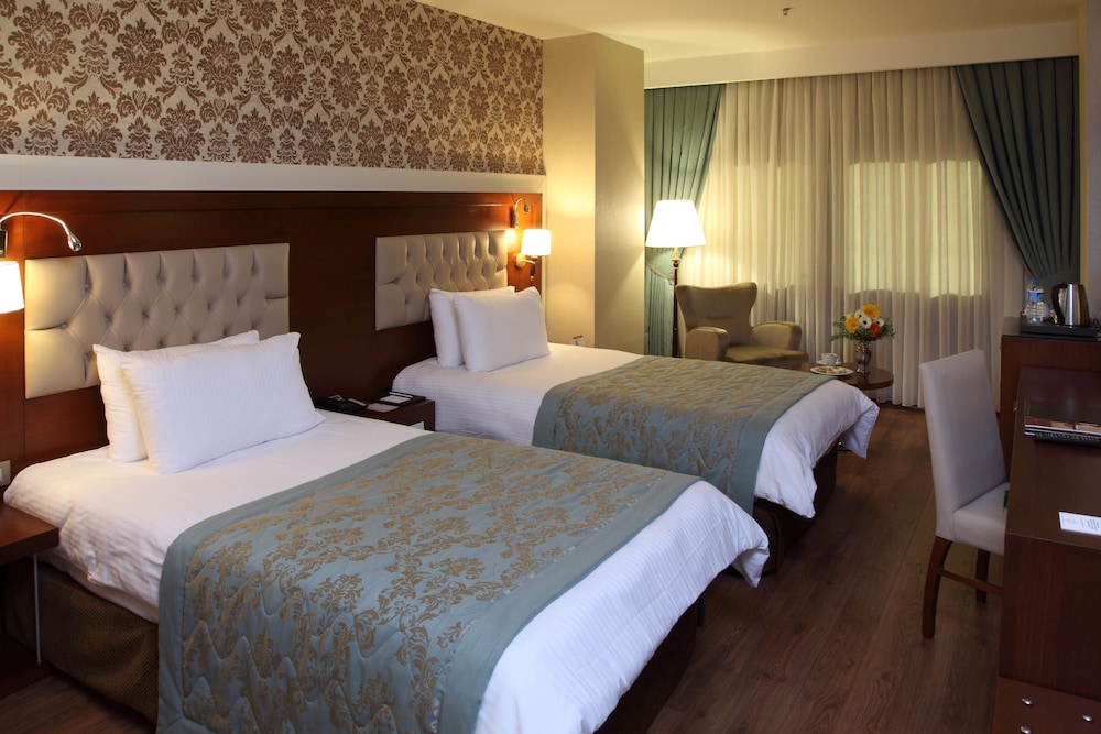 Triple Room, City View