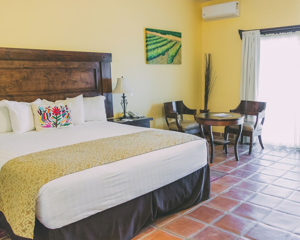 Deluxe Room, 1 Queen Bed, Garden View