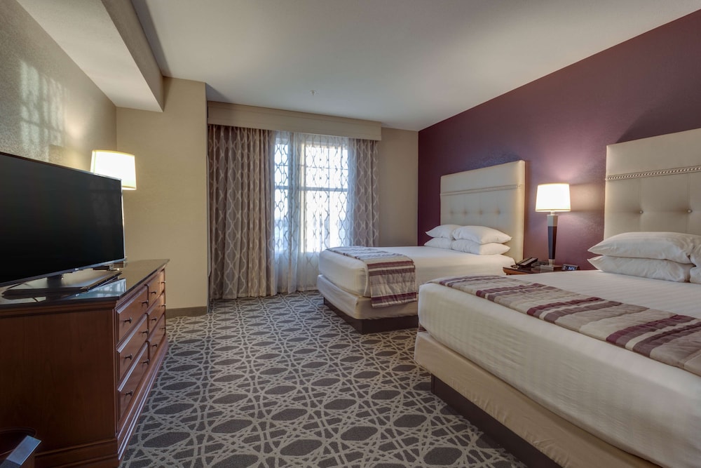 Deluxe Room, 2 Queen Beds, Refrigerator & Microwave (Upper Floor) photo 3