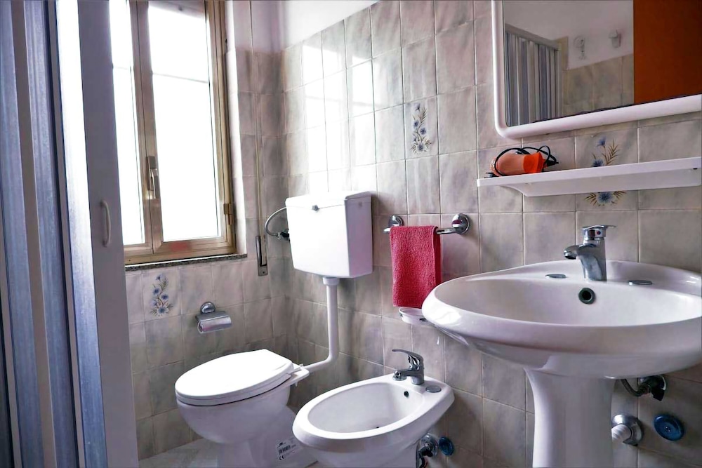 Classic Condo, 2 Bedrooms photo 2