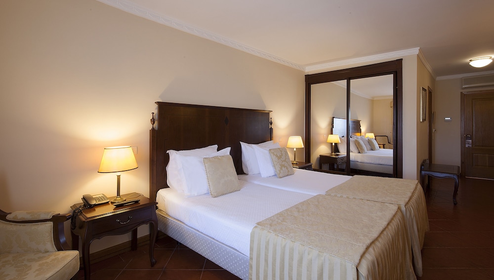 Standard Twin Room - Photo 4