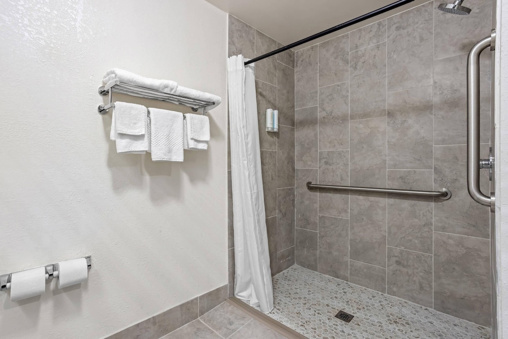 Room, 2 Queen Beds, Accessible, Non Smoking