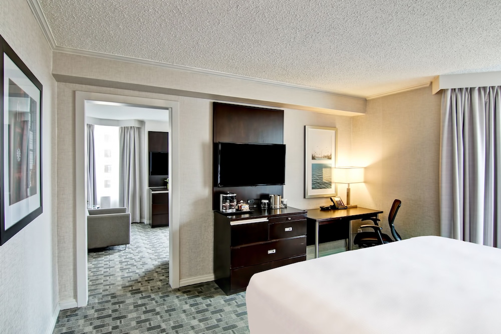Deluxe Suite, 1 King Bed - Photo 3