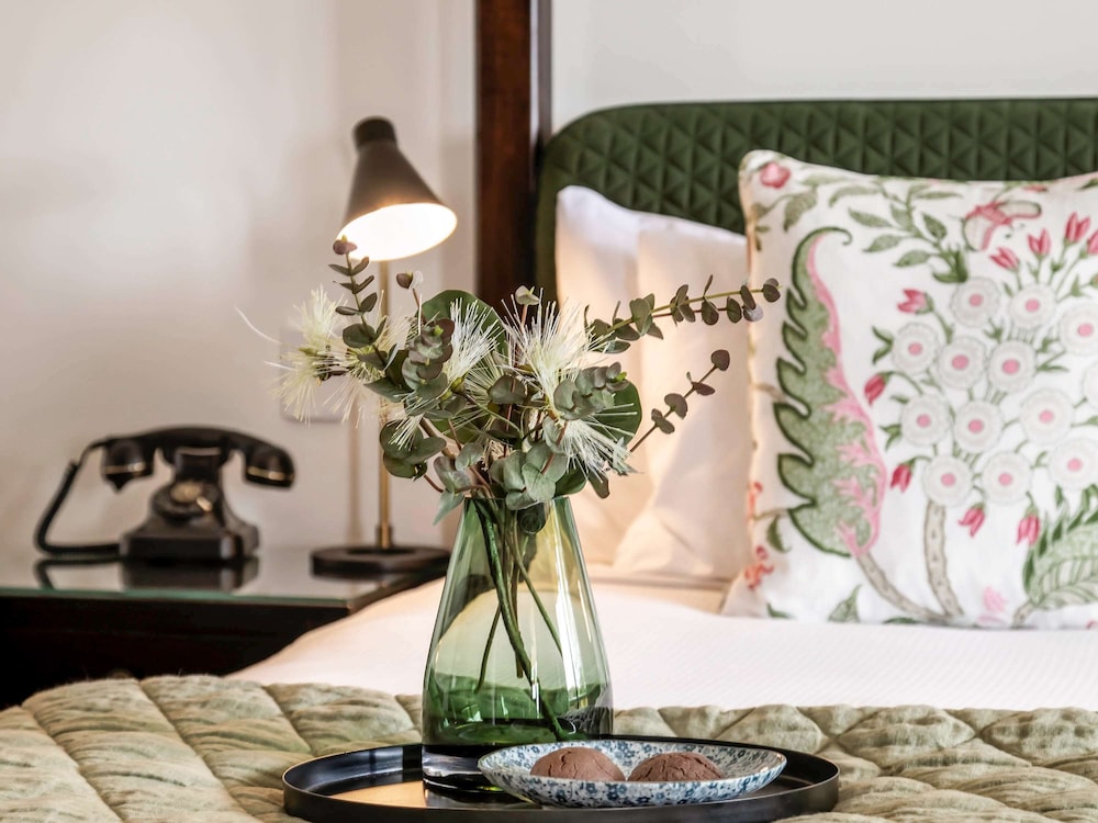 Piccadilly Wing Valley View Room thumbnail 5