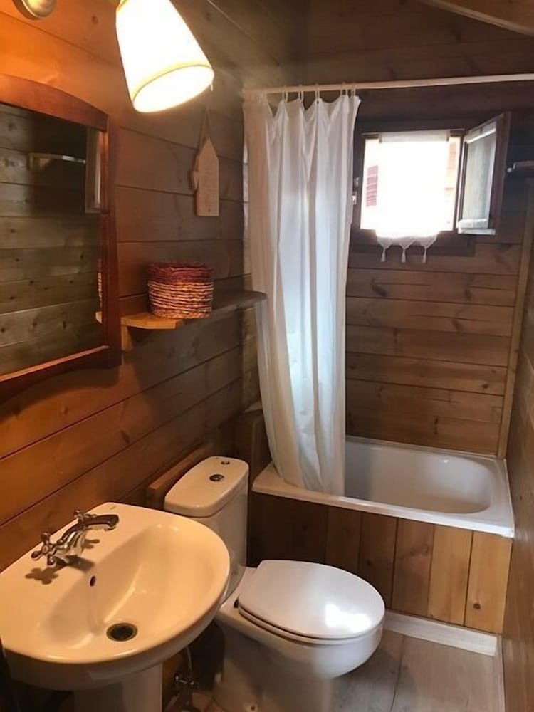 Bungalow, 2 Bedrooms photo 2